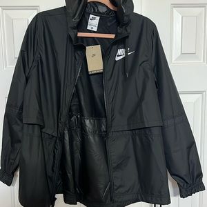 Women’s Nike Lightweight Jacket NWT